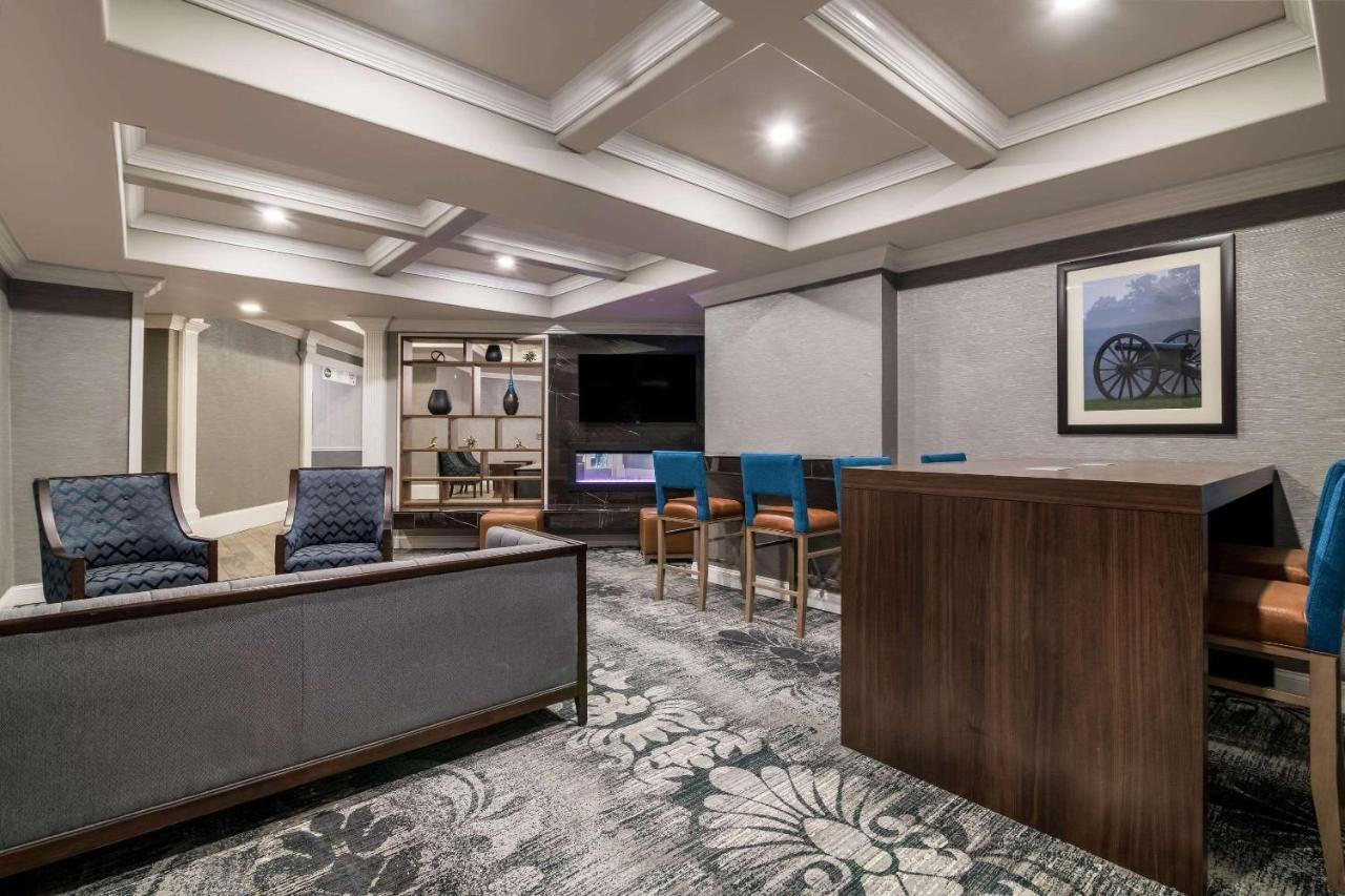 Comfort & - Morrisonville Hotel