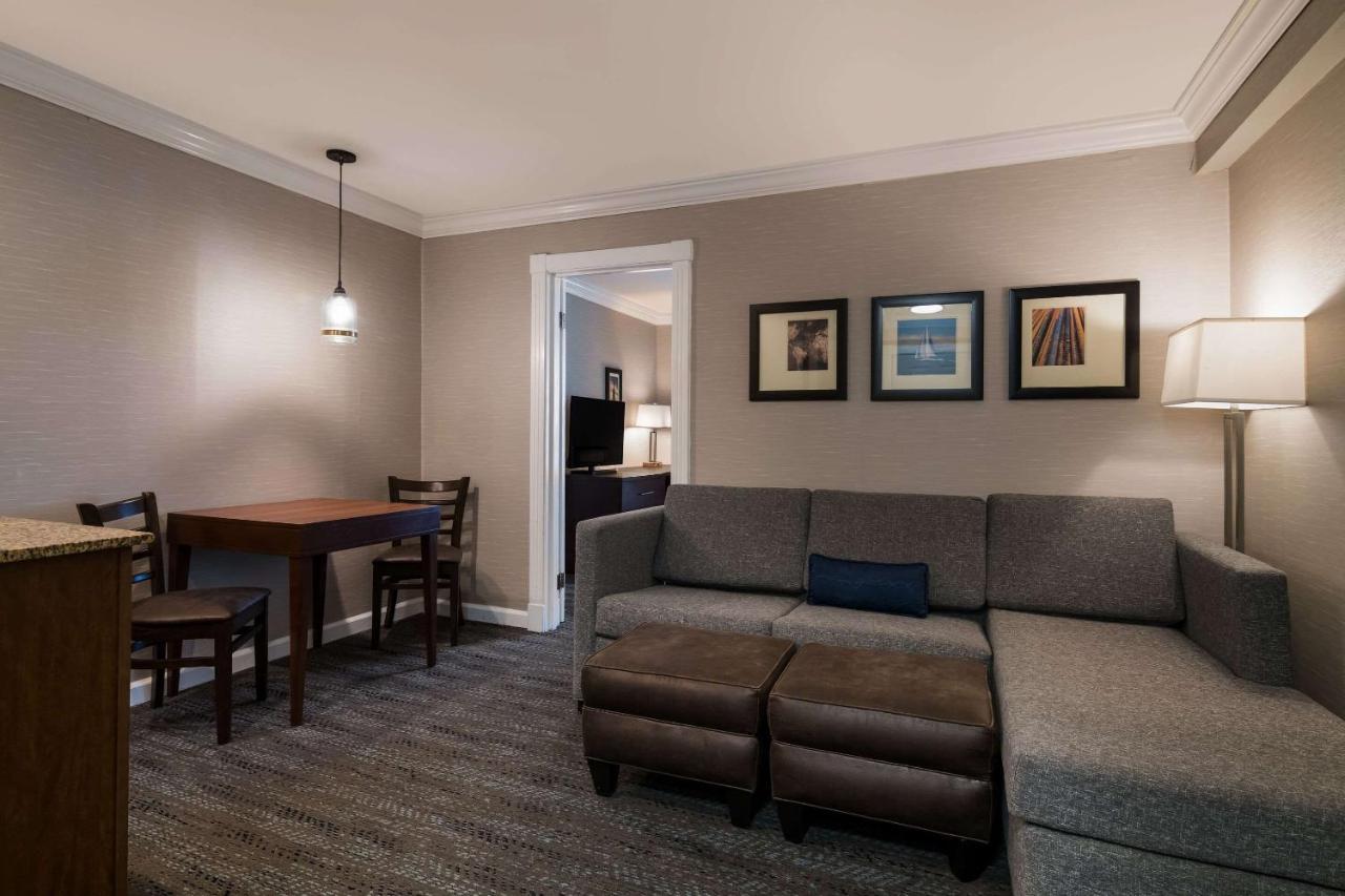 Comfort & - Morrisonville Hotel